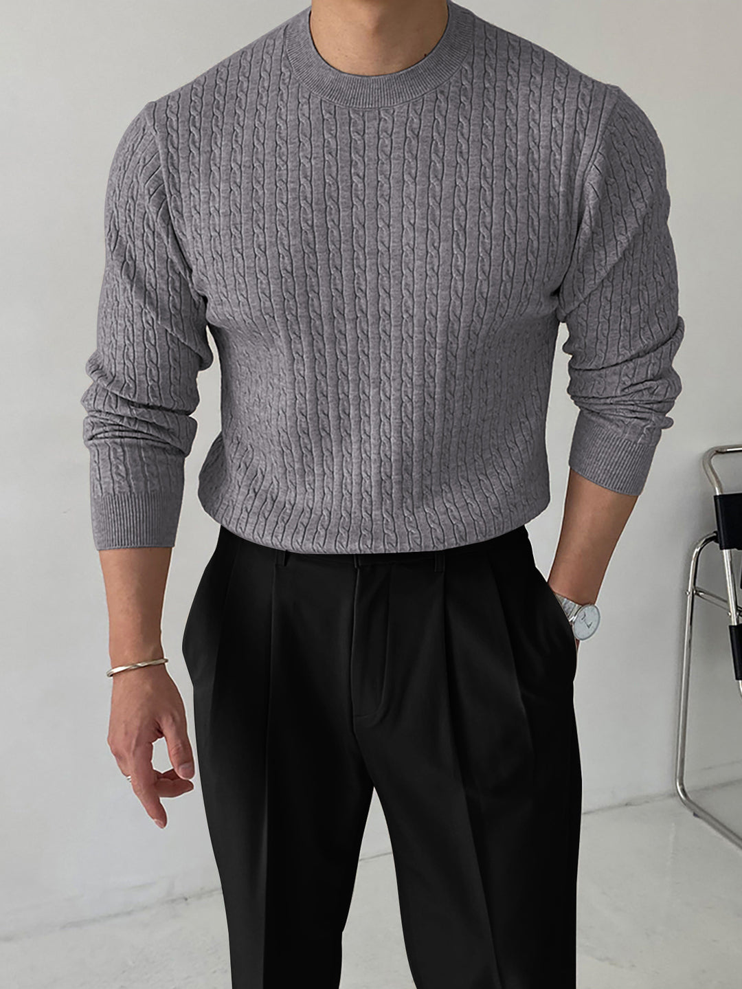 Men's textured crew neck knit sweater in grey – lightweight and breathable fall pullover. Modern slim-fit sweater