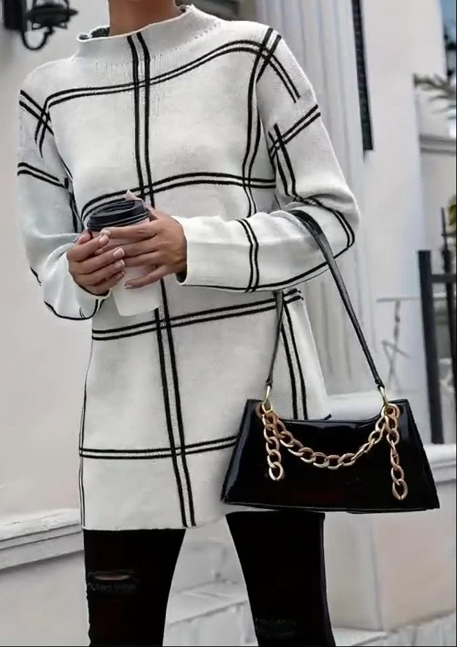 Trendy oversized white and black grid print sweater tunic for women – perfect street style knitwear for cool weather.