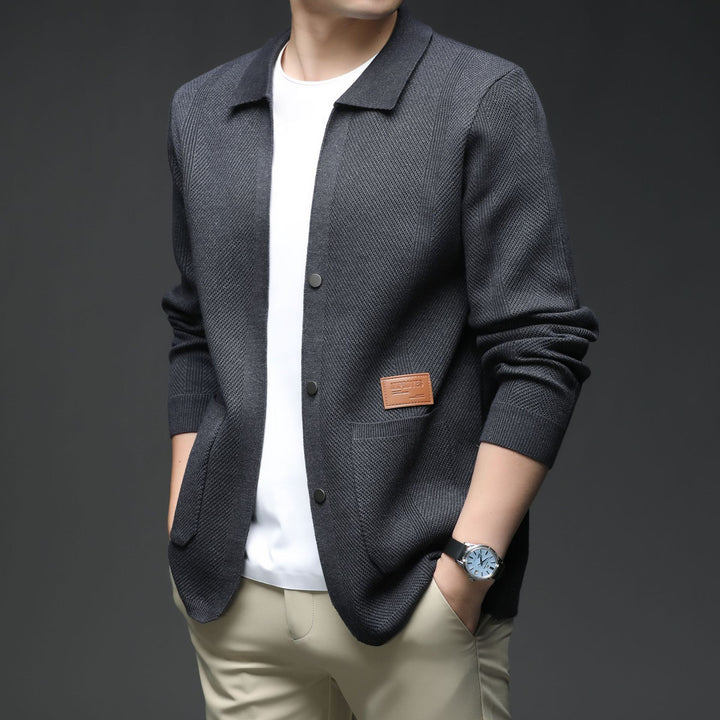 Men’s grey knit button-up cardigan – textured soft jacket for men with clean silhouette and minimalist smart-casual design.