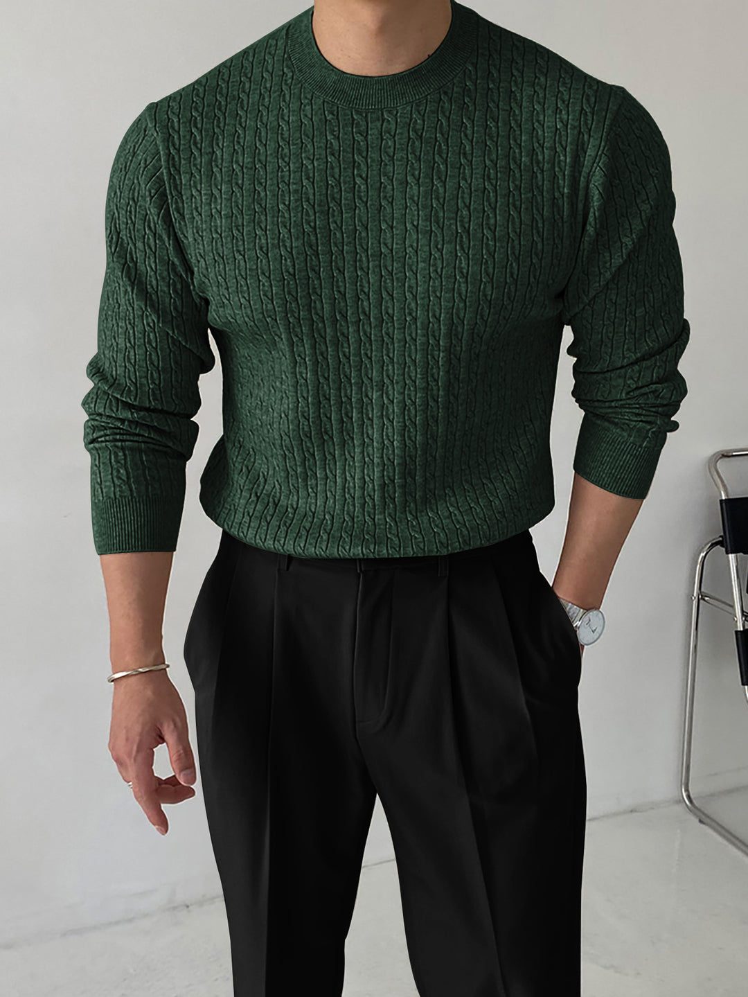 Men's textured crew neck knit sweater in green – lightweight and breathable fall pullover. Modern slim-fit sweater