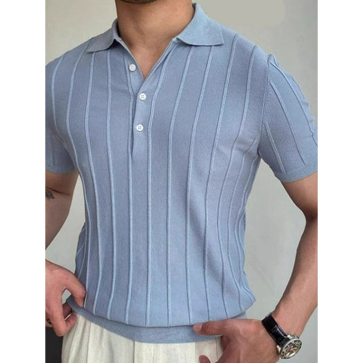 Light blue ribbed knit polo shirt for men with short sleeves, button-down collar, and slim fit – ideal for smart summer looks and casual outfits