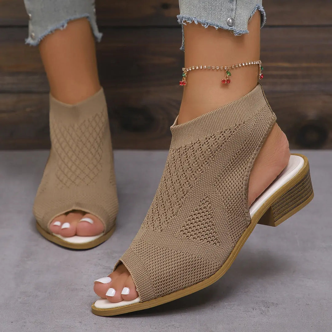 Women's brown knit open toe flat sandals with cushioned soles – breathable summer shoes