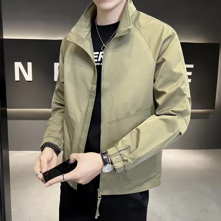 Men’s casual lightweight bomber jacket with zipper front and stand collar – stylish outerwear in khaki green  – perfect for spring and fall streetwear
