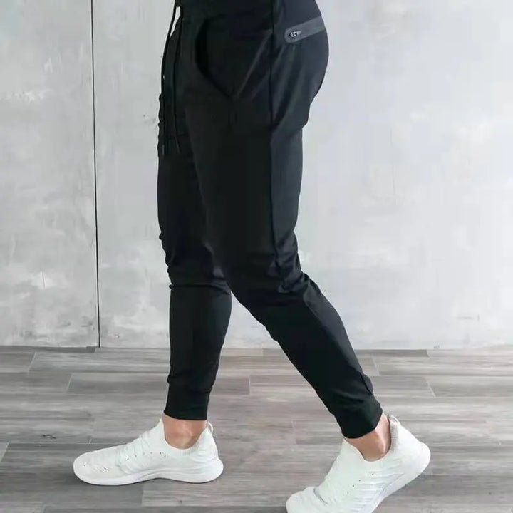 Men’s black jogger pants with side pockets – slim-fit streetwear style sweatpants for gym and casual wear