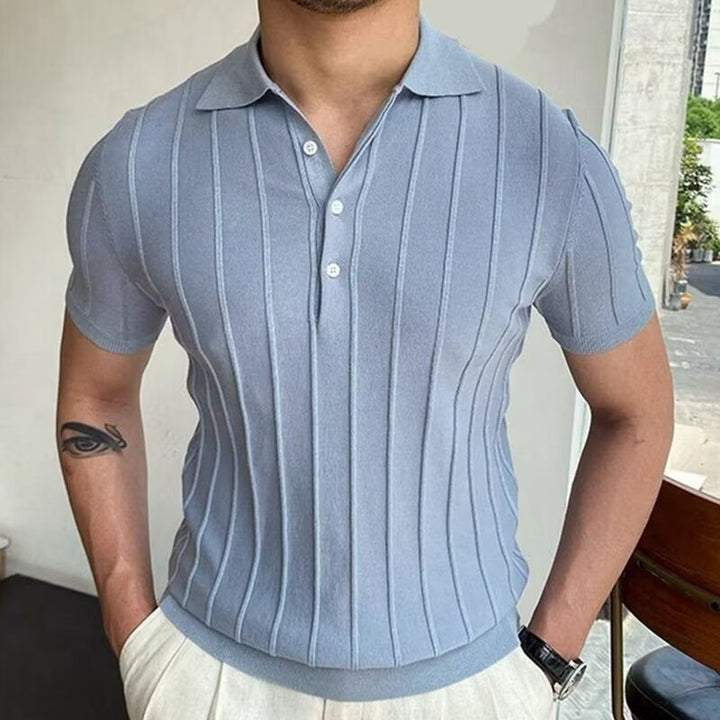 Light blue ribbed knit polo shirt for men with short sleeves, button-down collar, and slim fit – ideal for smart summer looks and casual outfits