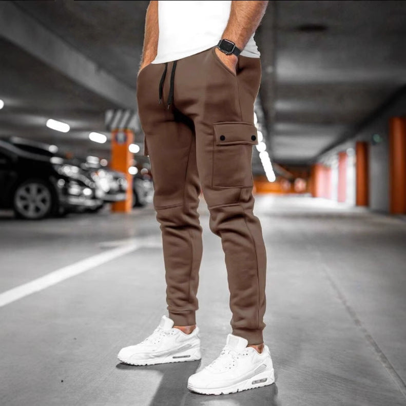 Men’s slim fit brown cargo joggers – street style inspired joggers with utility pockets for an effortless look.